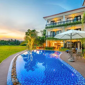 Hotel Sunkised Paddy
